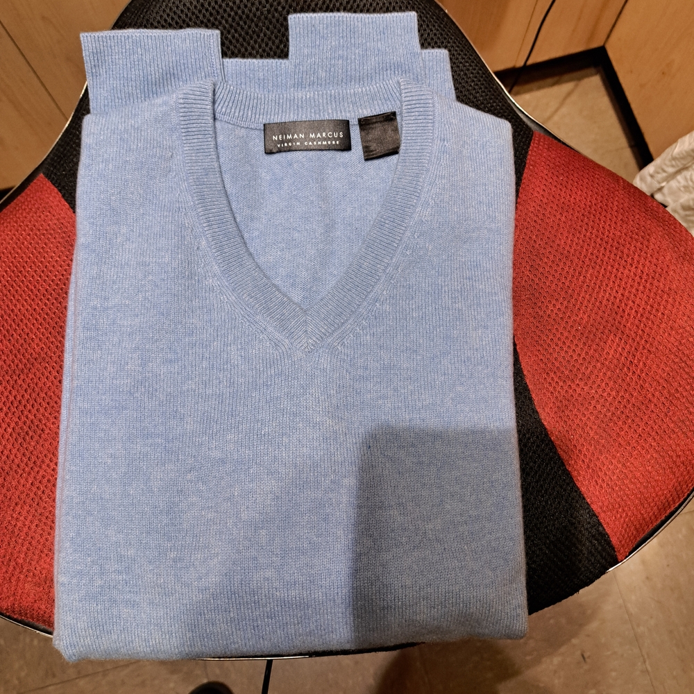 Neiman Marcus Men's Blue Sweater